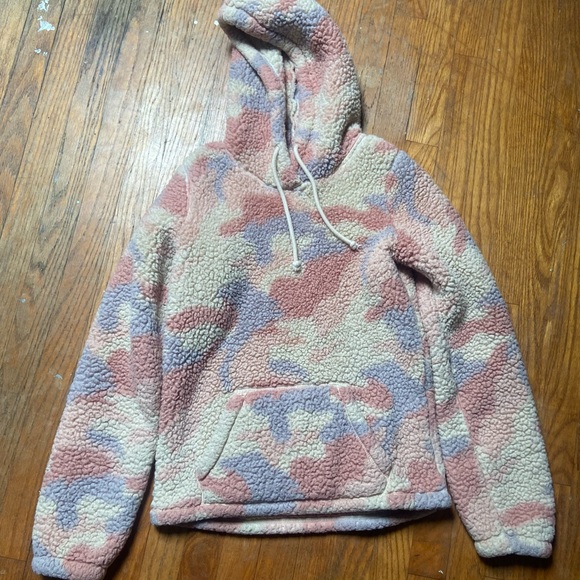 Hollister Camo Sherpa - Picture 1 of 4